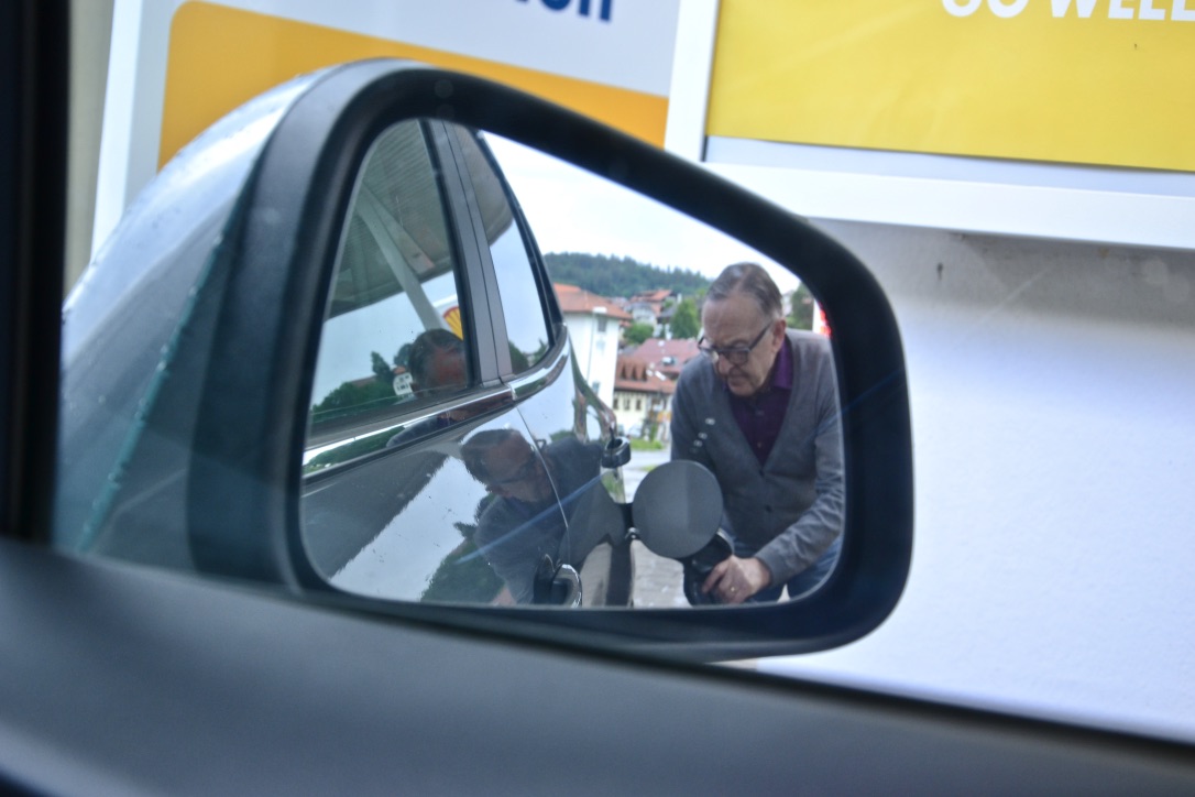 An einer Tankstelle in Bodenmais…