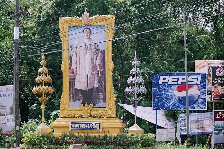 An jeder Ecke ein Bhumibol ( Rama der 9.)