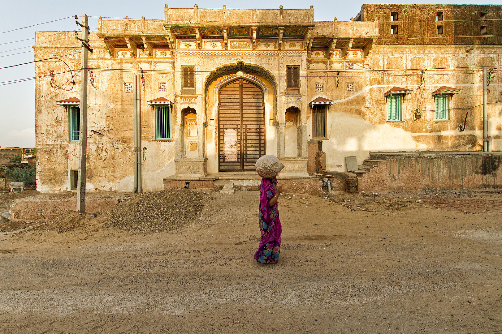 an old haveli in the desert