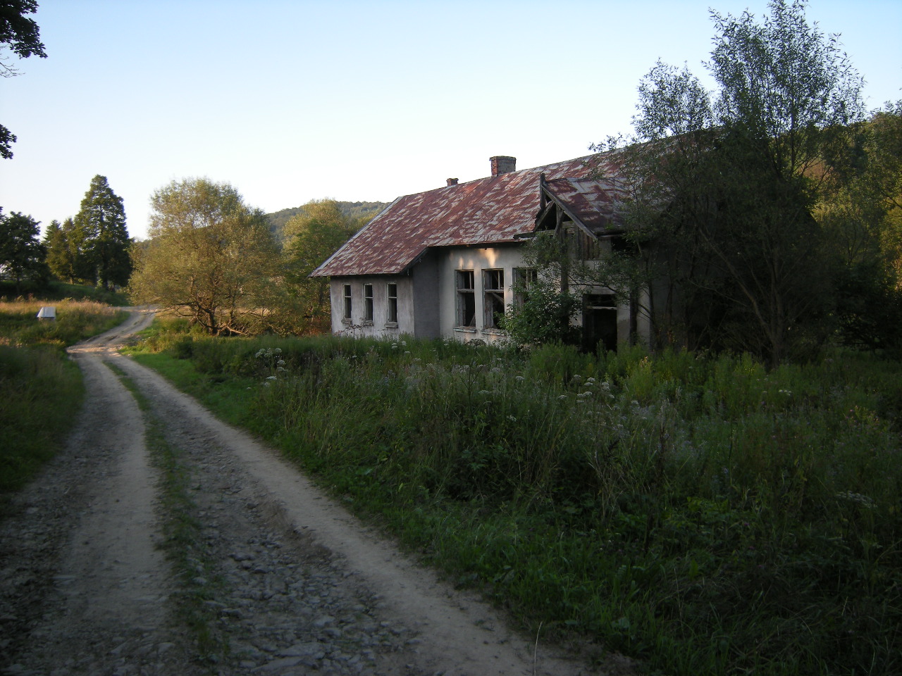 An old school in Nieznajowa Valley