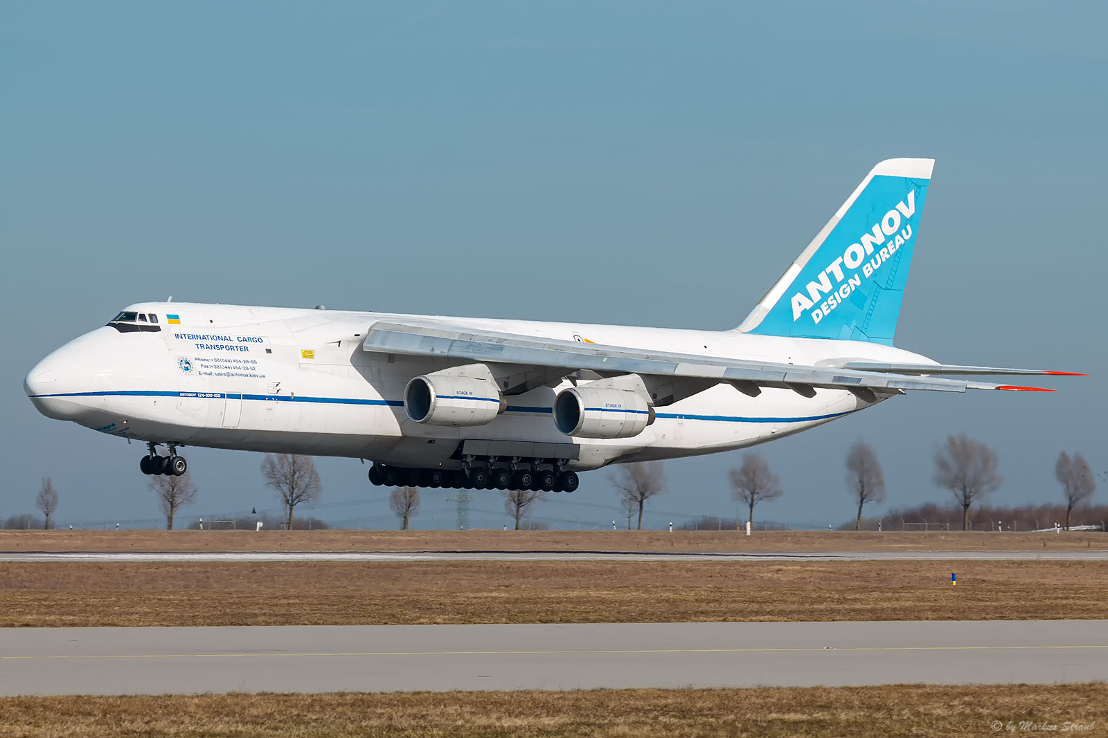 AN124 in alter Lackierung ....