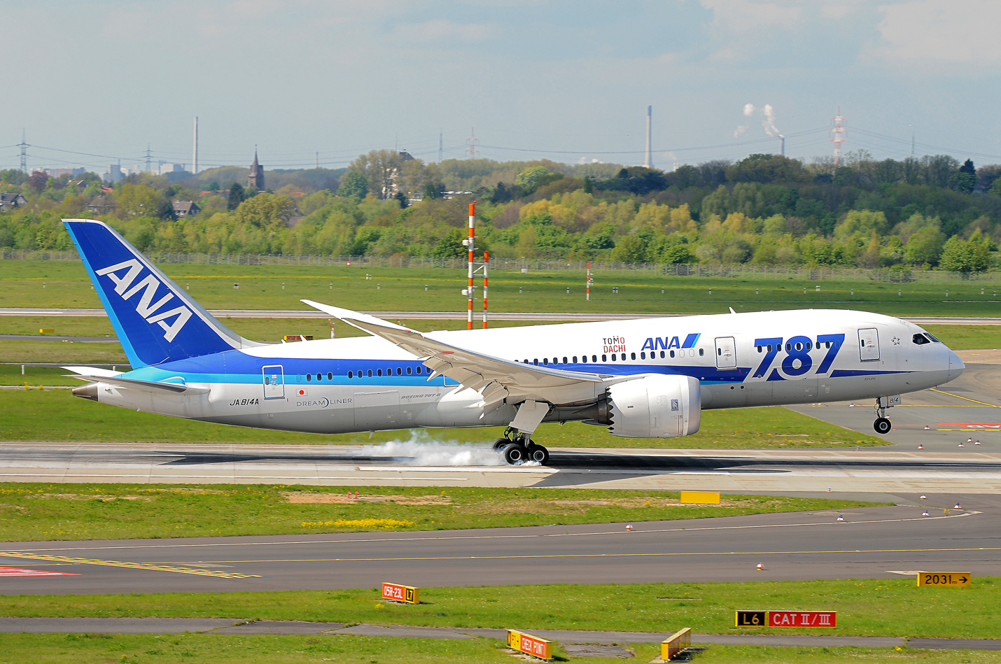 ANA - All Nippon Airways Boeing 787-8 Dreamliner JA814A 