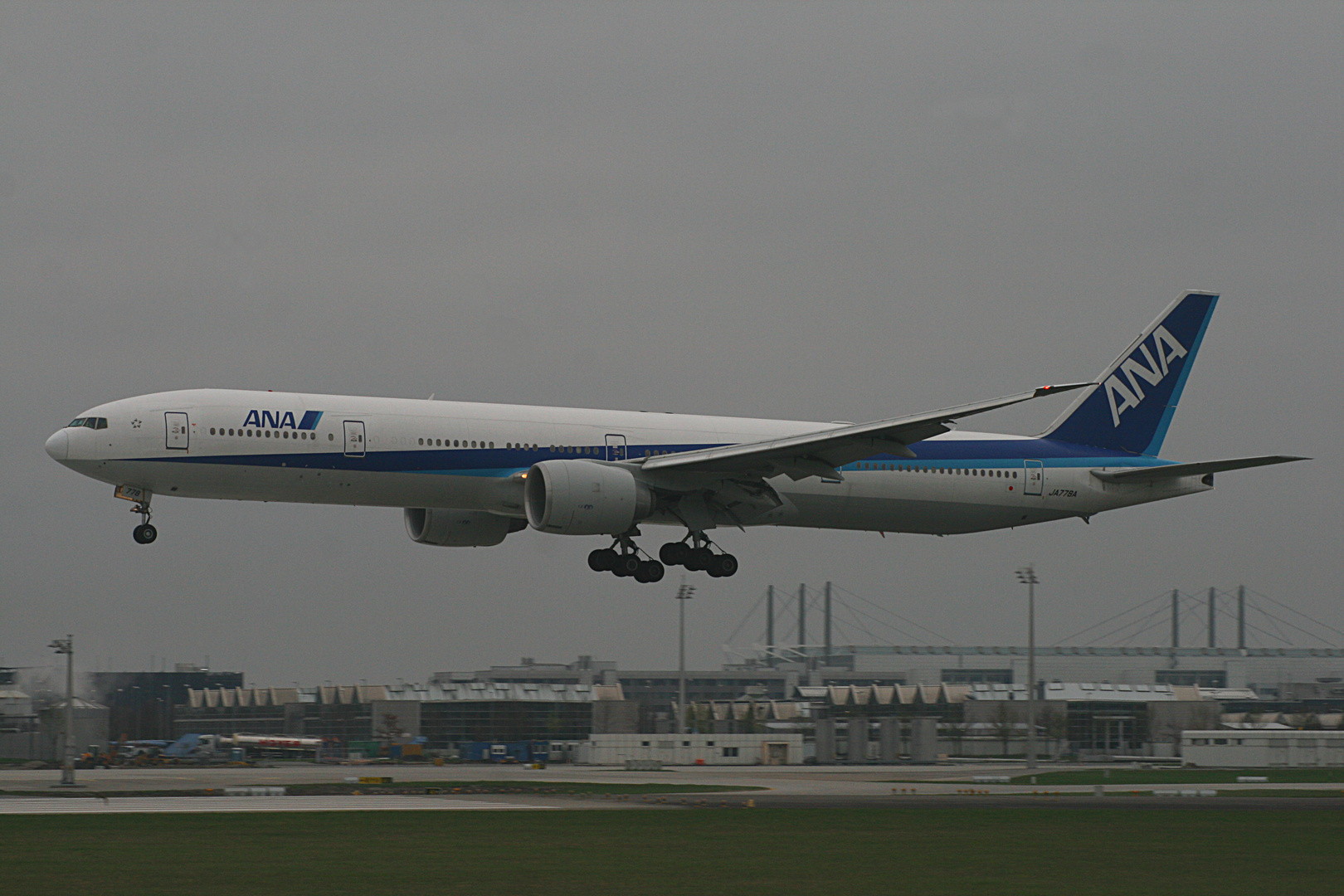 ANA Boeing 777-381/ER