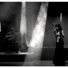 < Ana Moura >