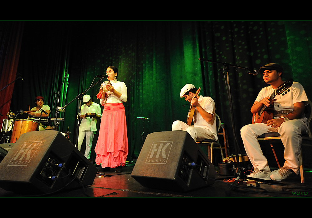 Ana Paula da Silva und Band