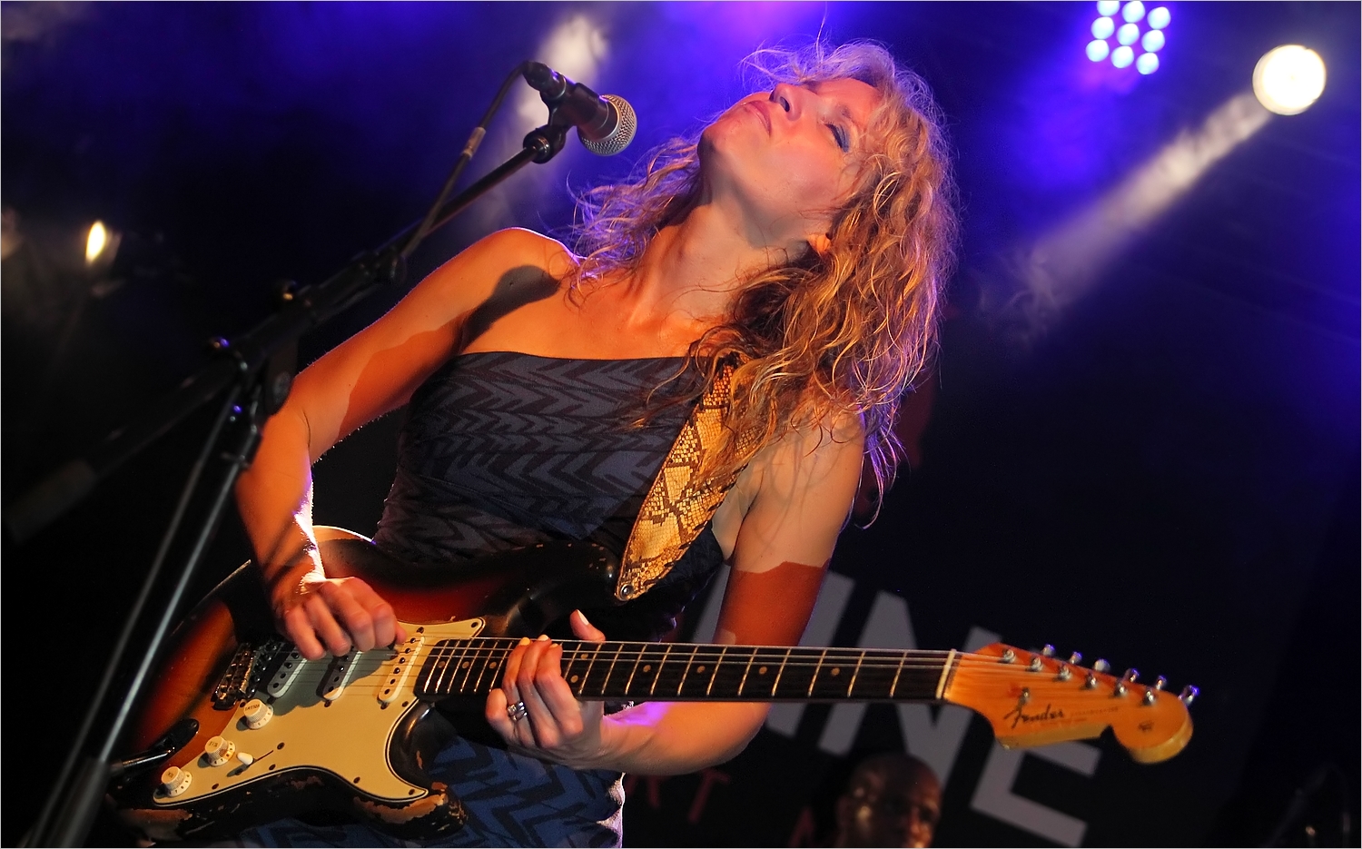 ANA POPOVIC (2)