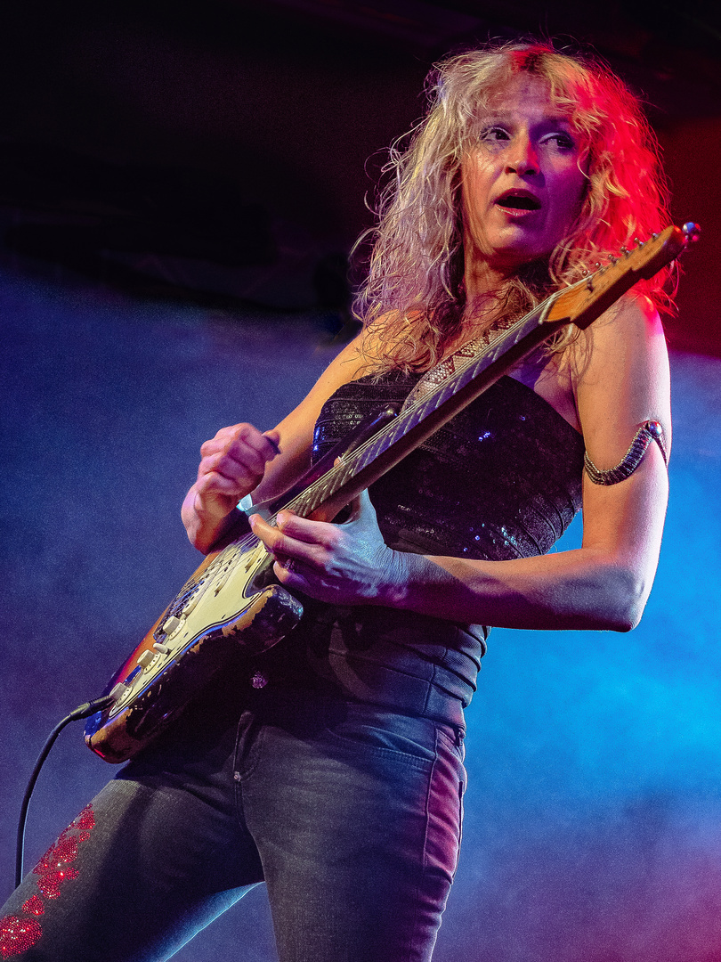 Ana Popovic. Like it on top.