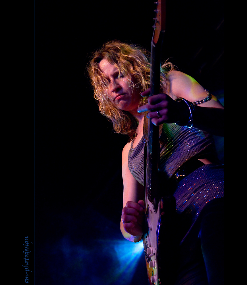 Ana Popovic - playing Blues