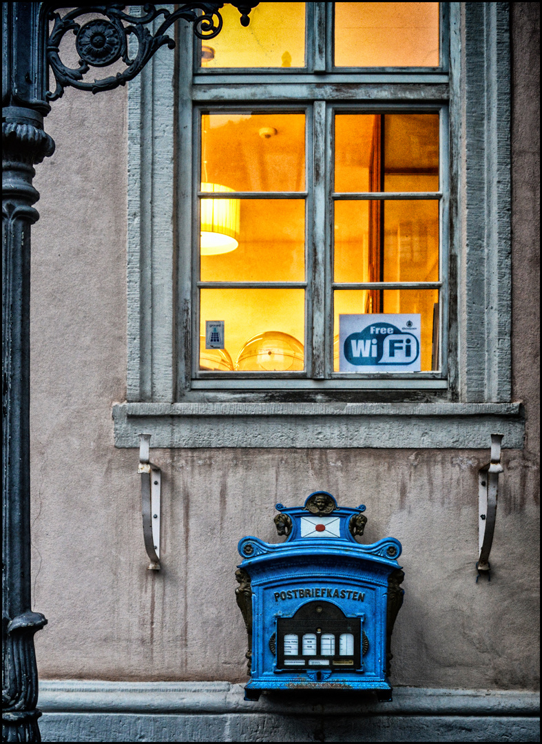  ANALOG versus DIGITAL  Foto & Bild | analog, fenster ...