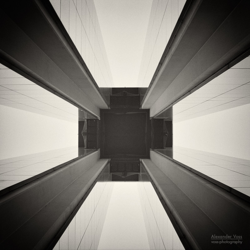 Analoge Schwarzweiss-Fotografie: Abstrakte Architektur