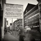 Analoge Schwarzweiss-Fotografie: Berlin - Checkpoint Charlie