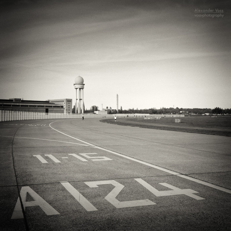 Analoge Schwarzweiss-Fotografie: Berlin - Tempelhofer Feld