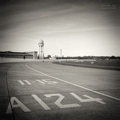 Analoge Schwarzweiss-Fotografie: Berlin - Tempelhofer Feld