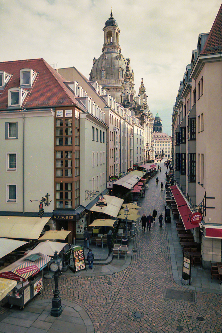 Analoges Dresden. Straßenblick.