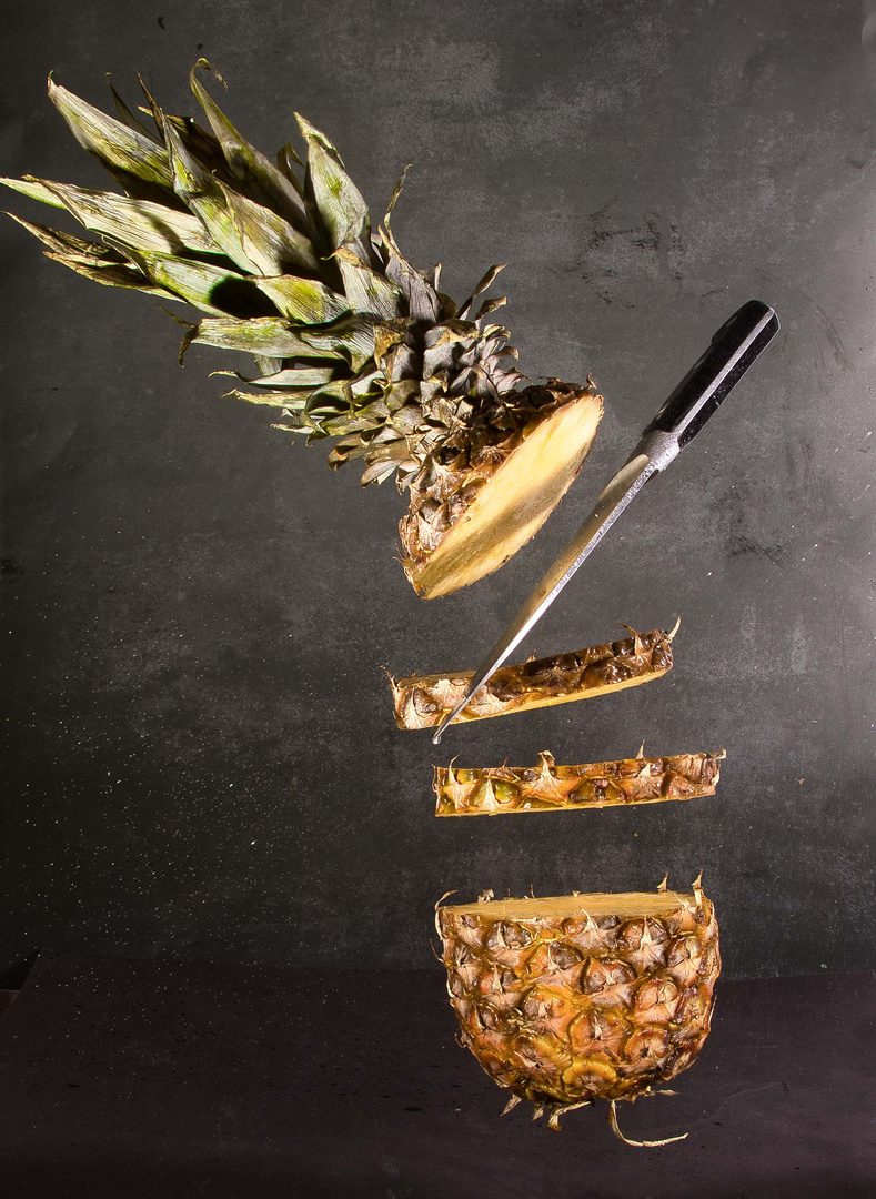 Ananas im freien Fall