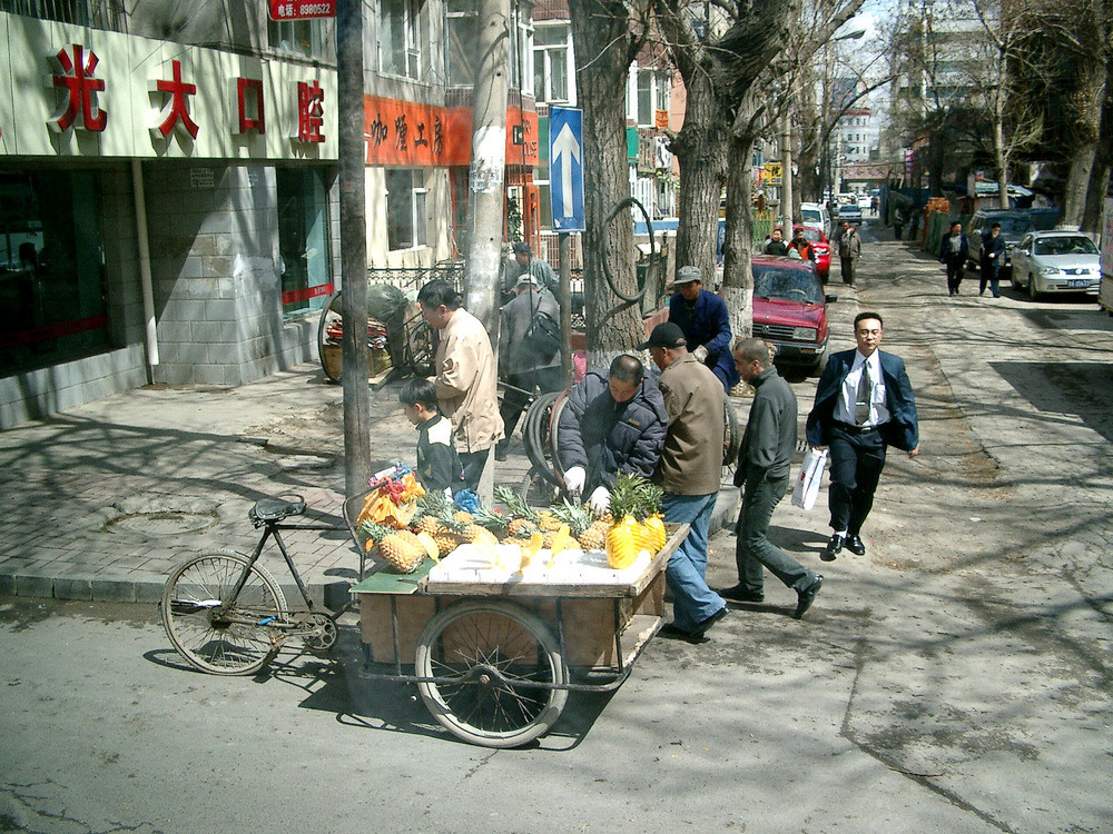 Ananas Verkäufer am Straßenrand in Changchun