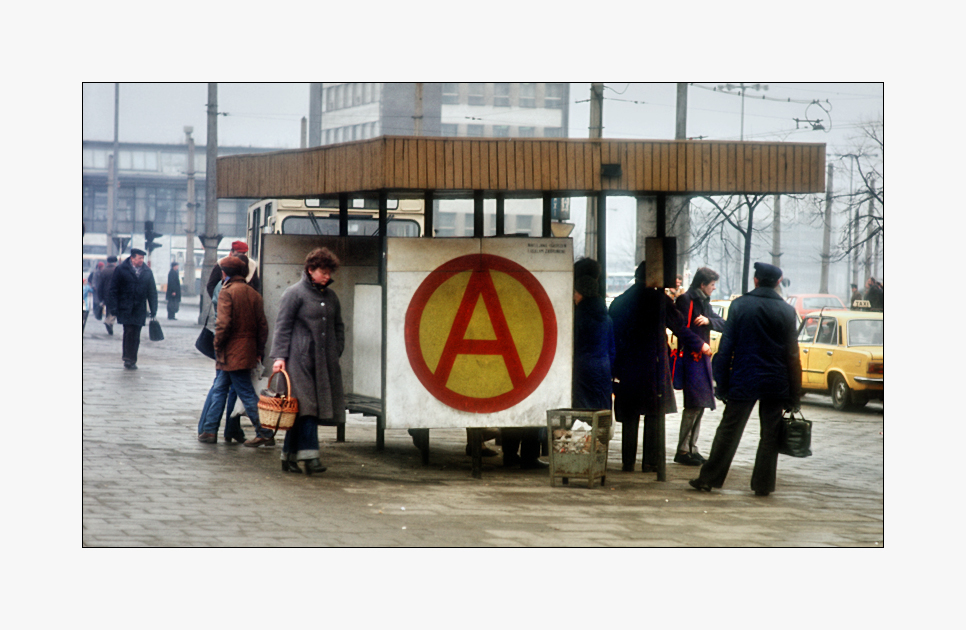 ANARCHISTEN AN JEDER BUSHALTESTELLE!