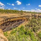 Anasazi-"Haus" mit einem Pulk Touristen