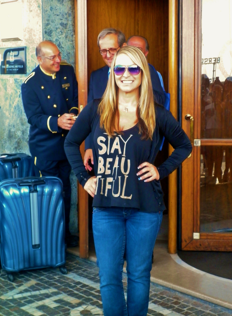 Anastacia Leaving The Hotel Vesuvio