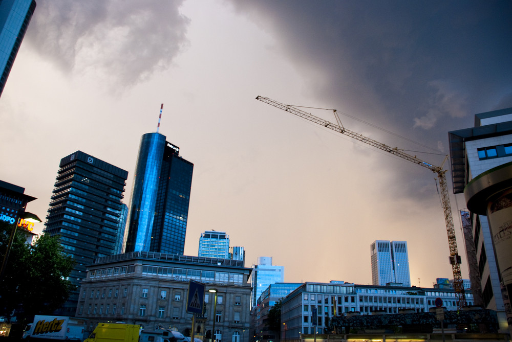 Anbahnendes Gewitter in FFM