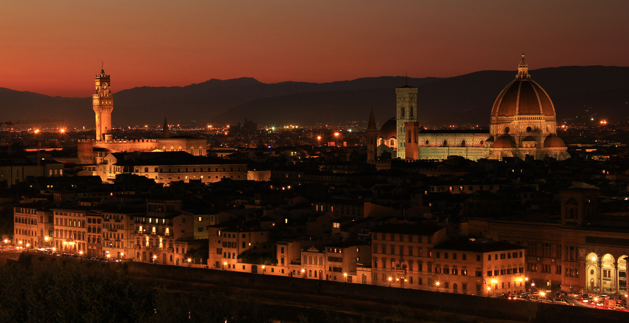 Anblick auf Florenz nach Sonnneuntergang