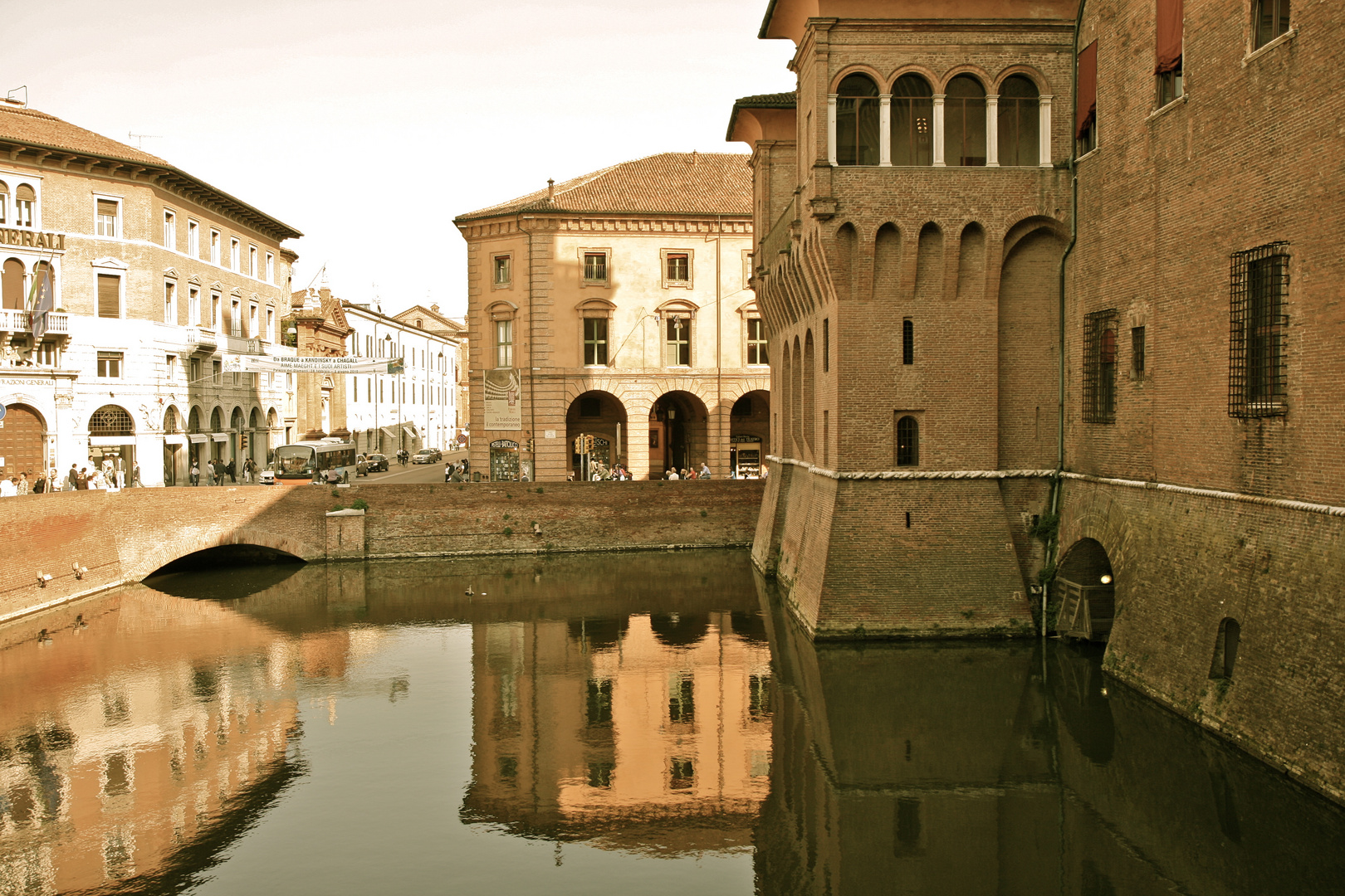 Anche Ferrara si specchia