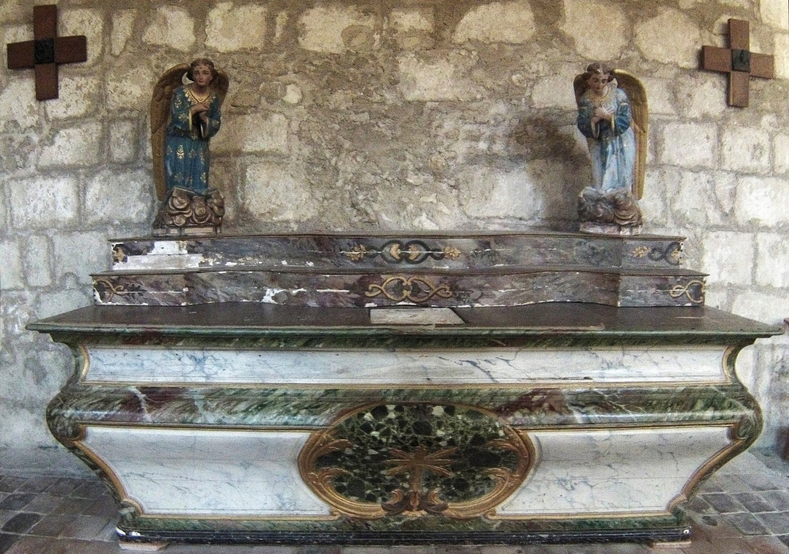 Ancien autel de l’Eglise Saint-Jacques à Aubeterre sur Dronne