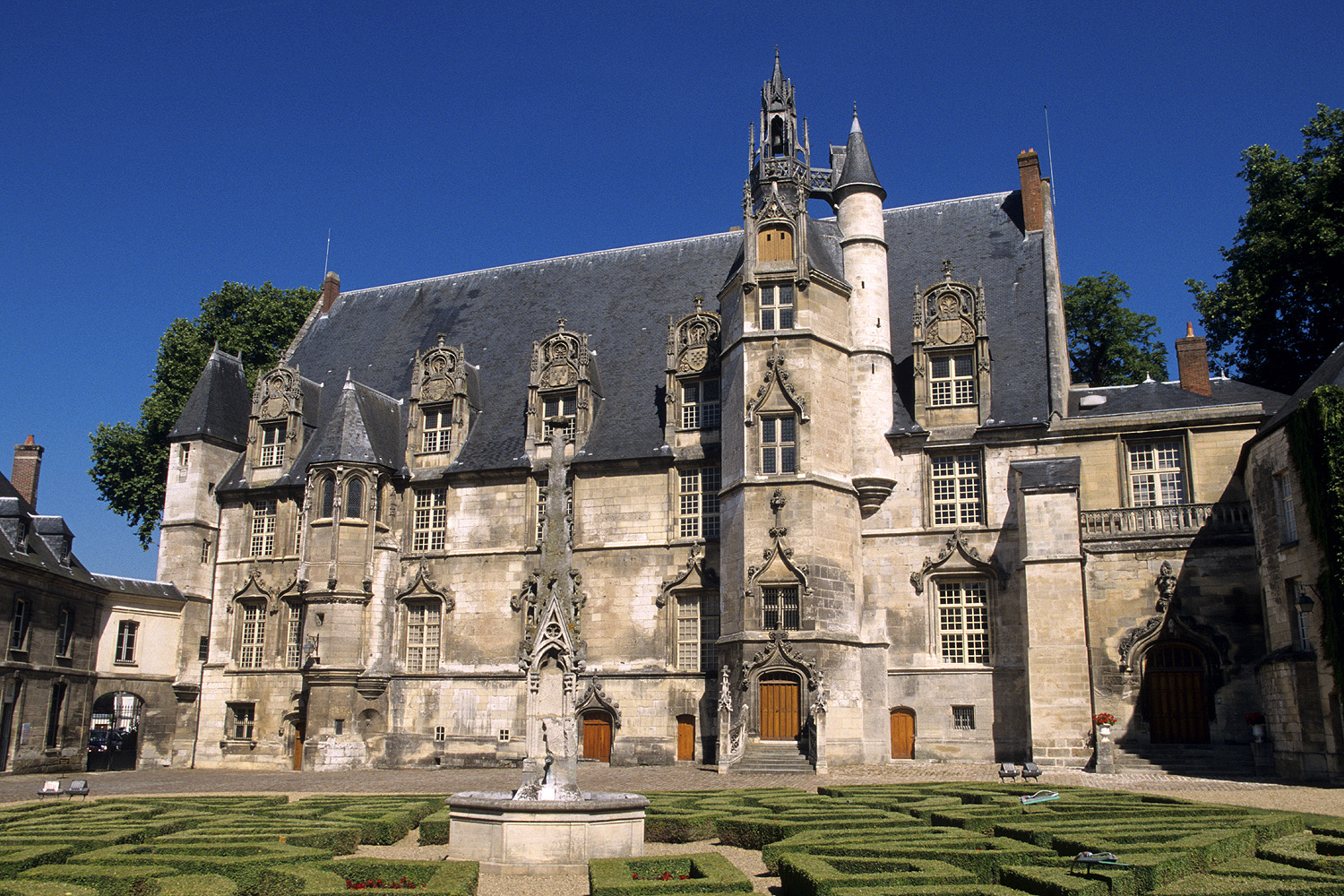Ancien palais épiscopal de Beauvais