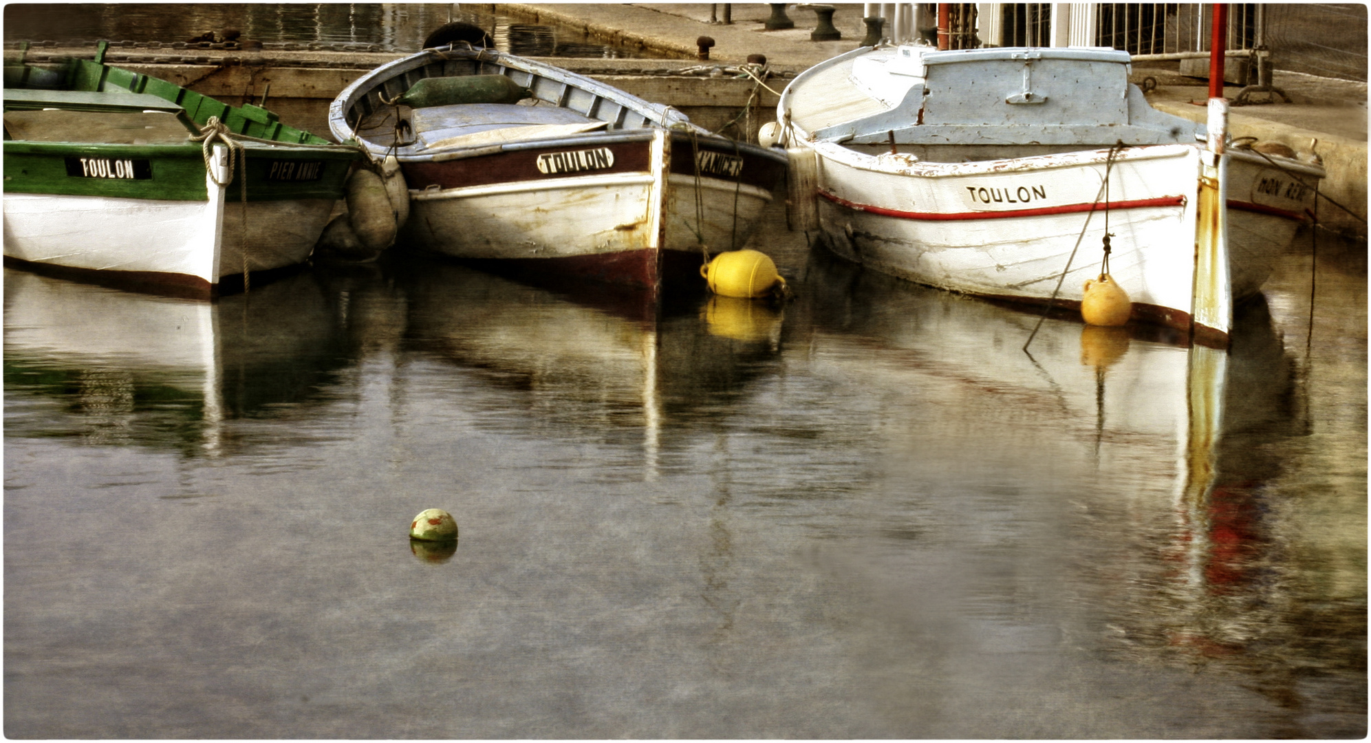  Anciennes  barques à Toulon 