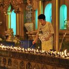 Andächtige in der Shwedagon-Pagode