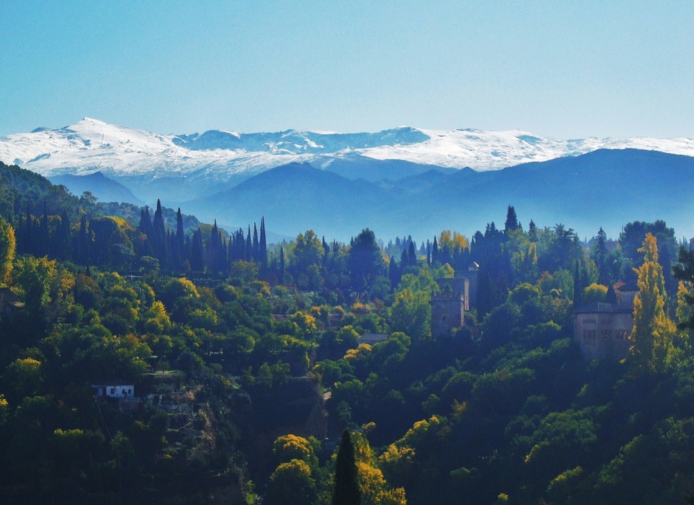 Andalusien - Blick von Granada auf Sierra Nevada