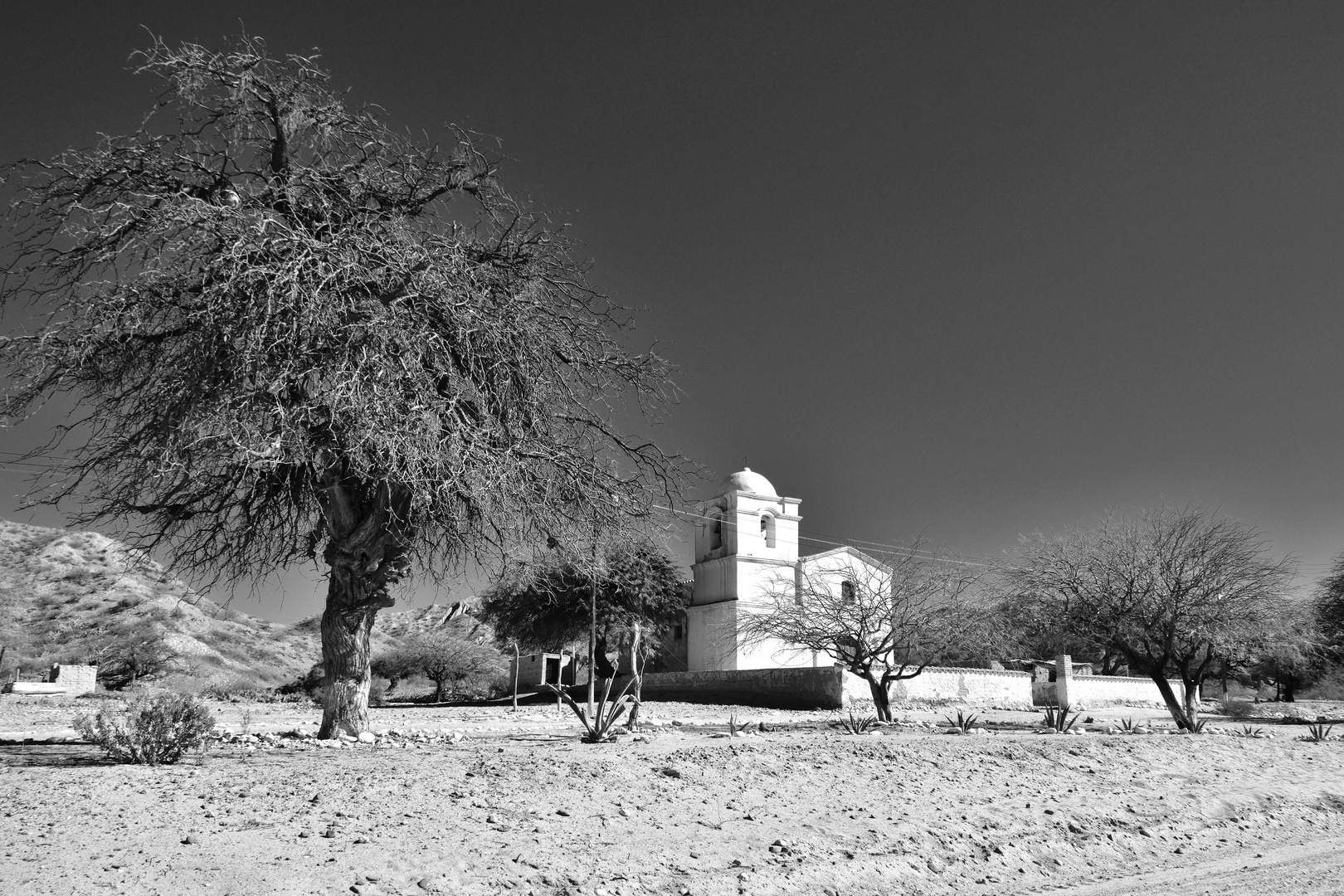 Andenlandschaft mit Kirche