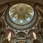 Andere Perspektive und Schnitt. Blick in die Kuppel von der Moschee...