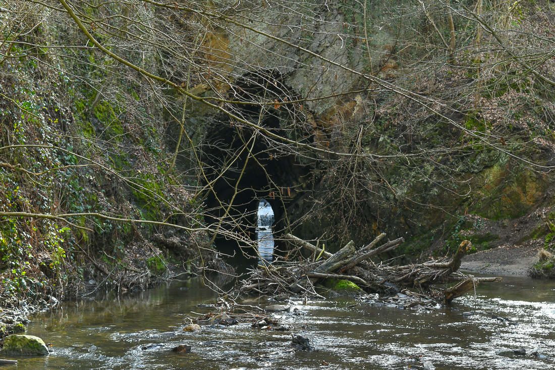 Andere Seite der künstlichen Tunnelhöhle in der Plombières-Mine (B)