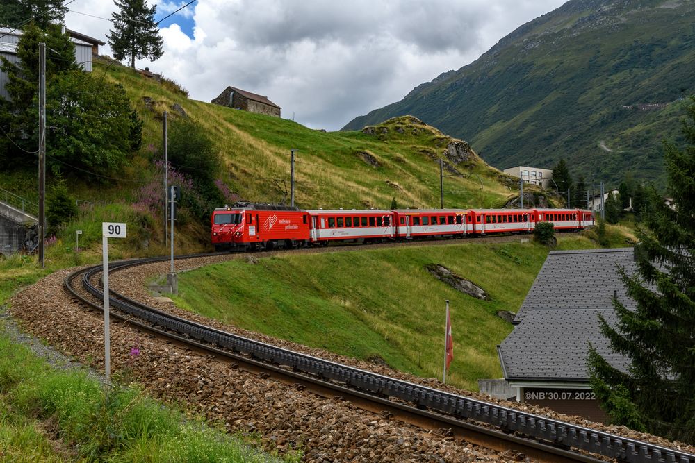 Andermatt! Wir bitten Sie, alle auszusteigen und wünschen Ihnen...