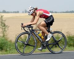 Andrea Brede auf dem Weg zum Sieg des Ironman 2006