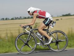 Andrea Brede auf dem Weg zum Sieg des Ironman Frankfurt 2007?