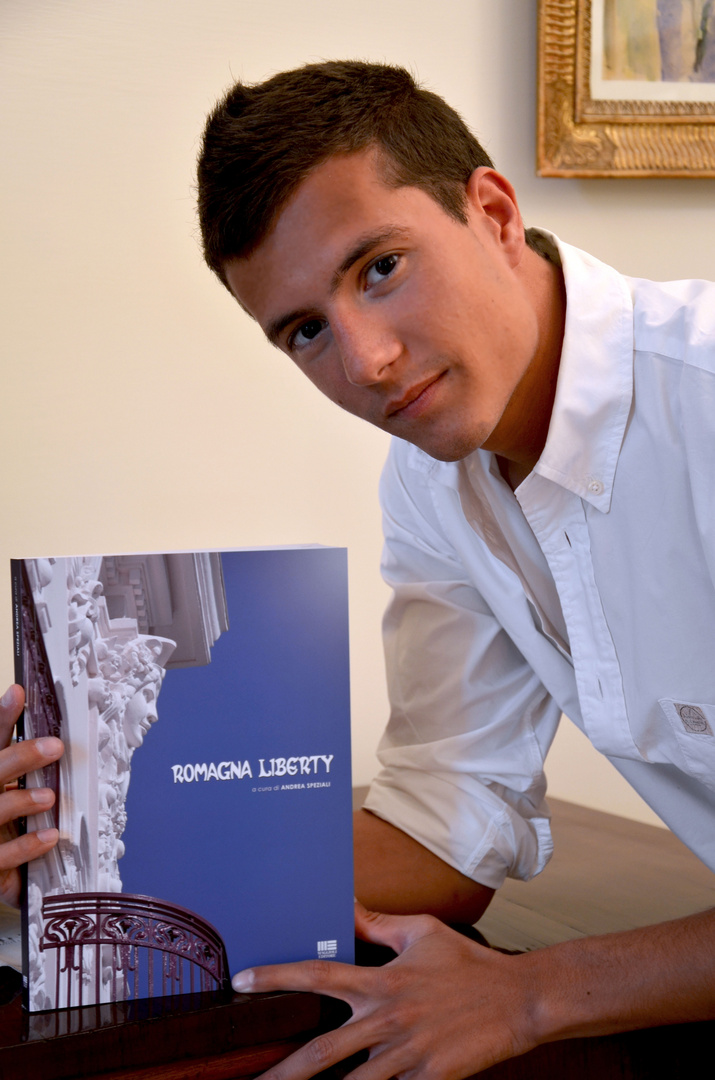 Andrea Speziali con la monografia ''Romagna Liberty''
