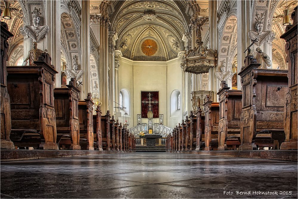 Andreaskirche im Herzen der Düsseldorfer Altstadt ....