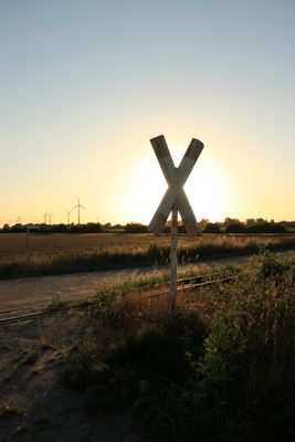 Andreaskreuz im Sonnenuntergang