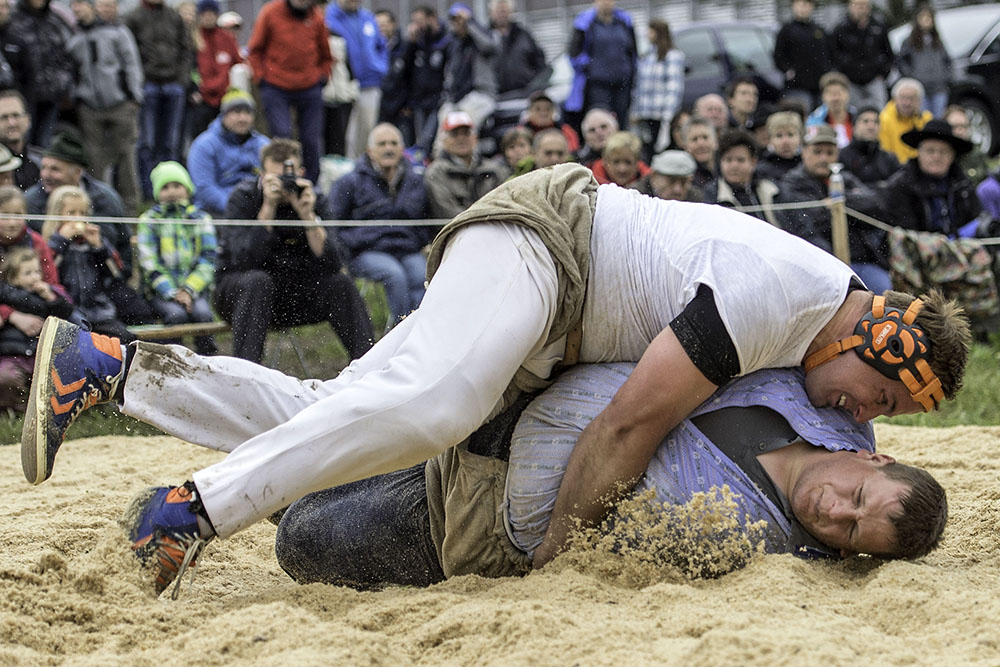 Andy Büsser siegt im Schlussgang gegen Urs Abderhalden