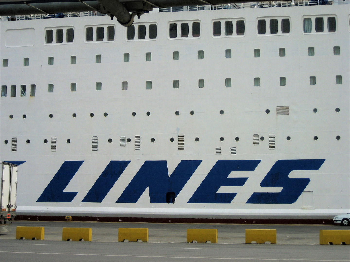 anek-lines / Fähre im Hafen von Patras