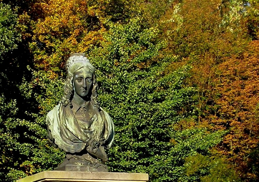 Anette v. Droste Hülshoffbüste im Park Hülshoff