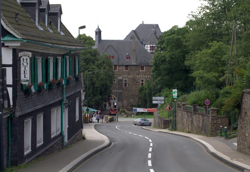 Anfahrt auf Schloss Burg