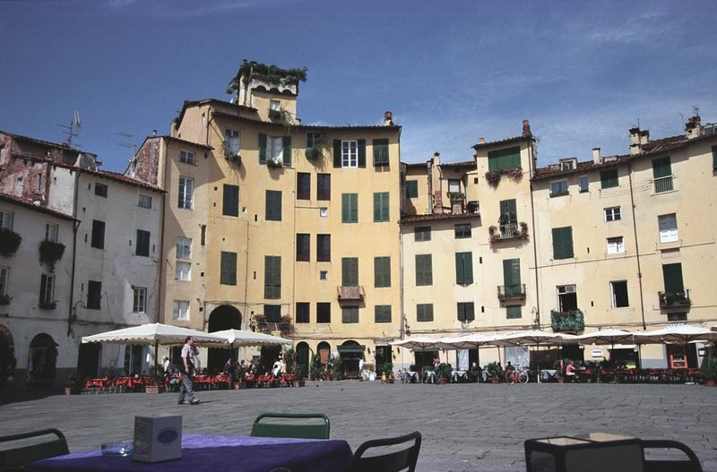 Anfiteatro in Lucca - der schönste Platz auf Erden....