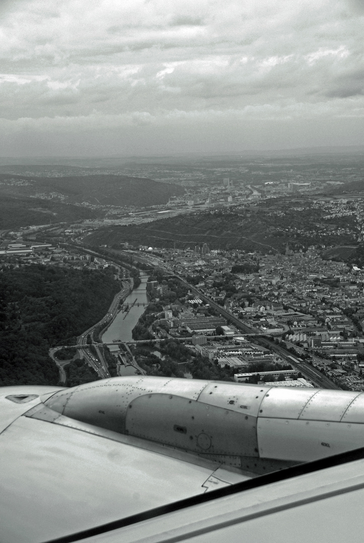 Anflug auf Stuttgart - Abschied von Berlin