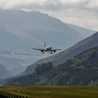 Anflug durch die Berge