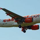 Anflug einer Easyjet Maschine auf Berlin Schönefeld