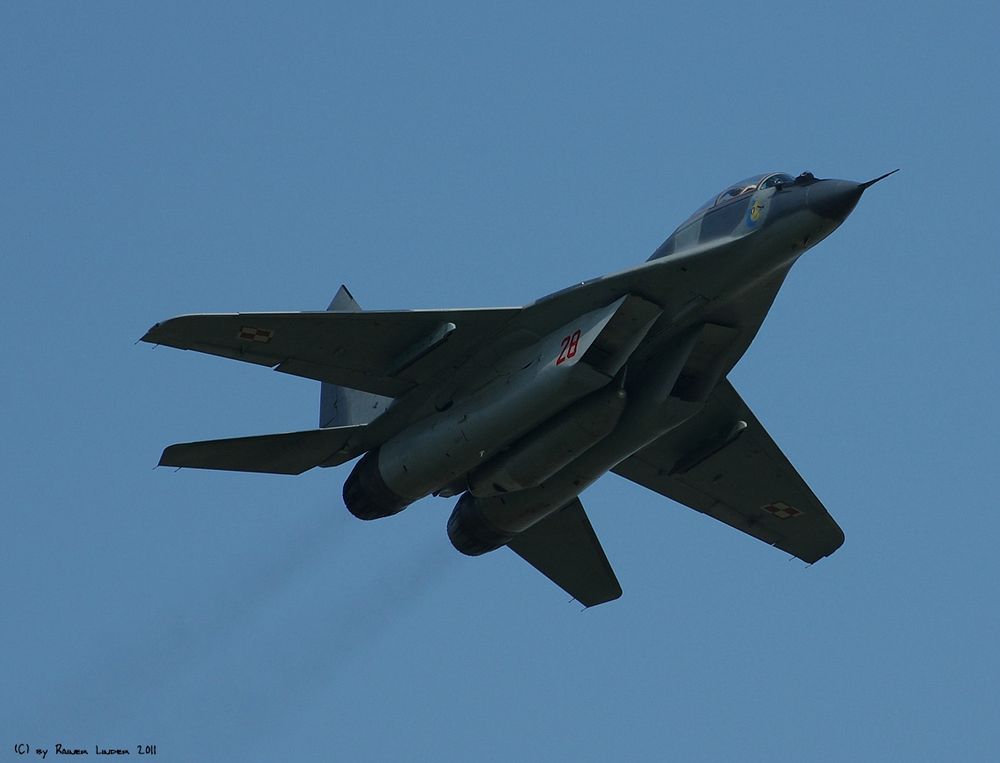 Anflug einer MiG 29 der Polish Air Force in Neuburg