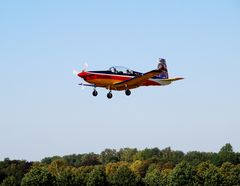 Anflug einer PC7 in Schaffen - Diest (Belgien)